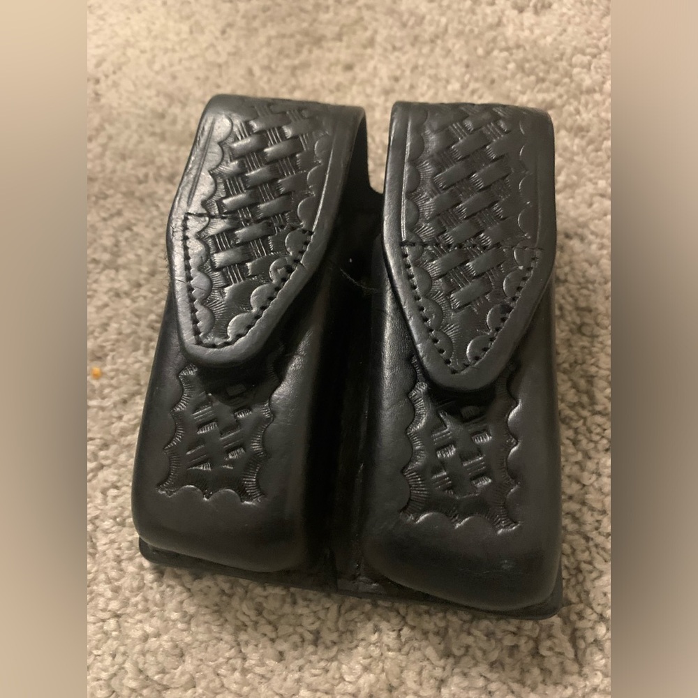 Tex Shoemaker & Sons Leather Double Magazine Carrier